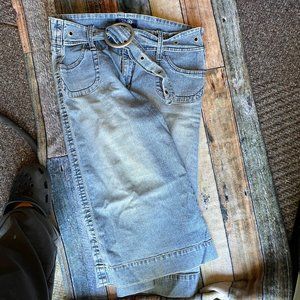 Super cute denim wide leg capris